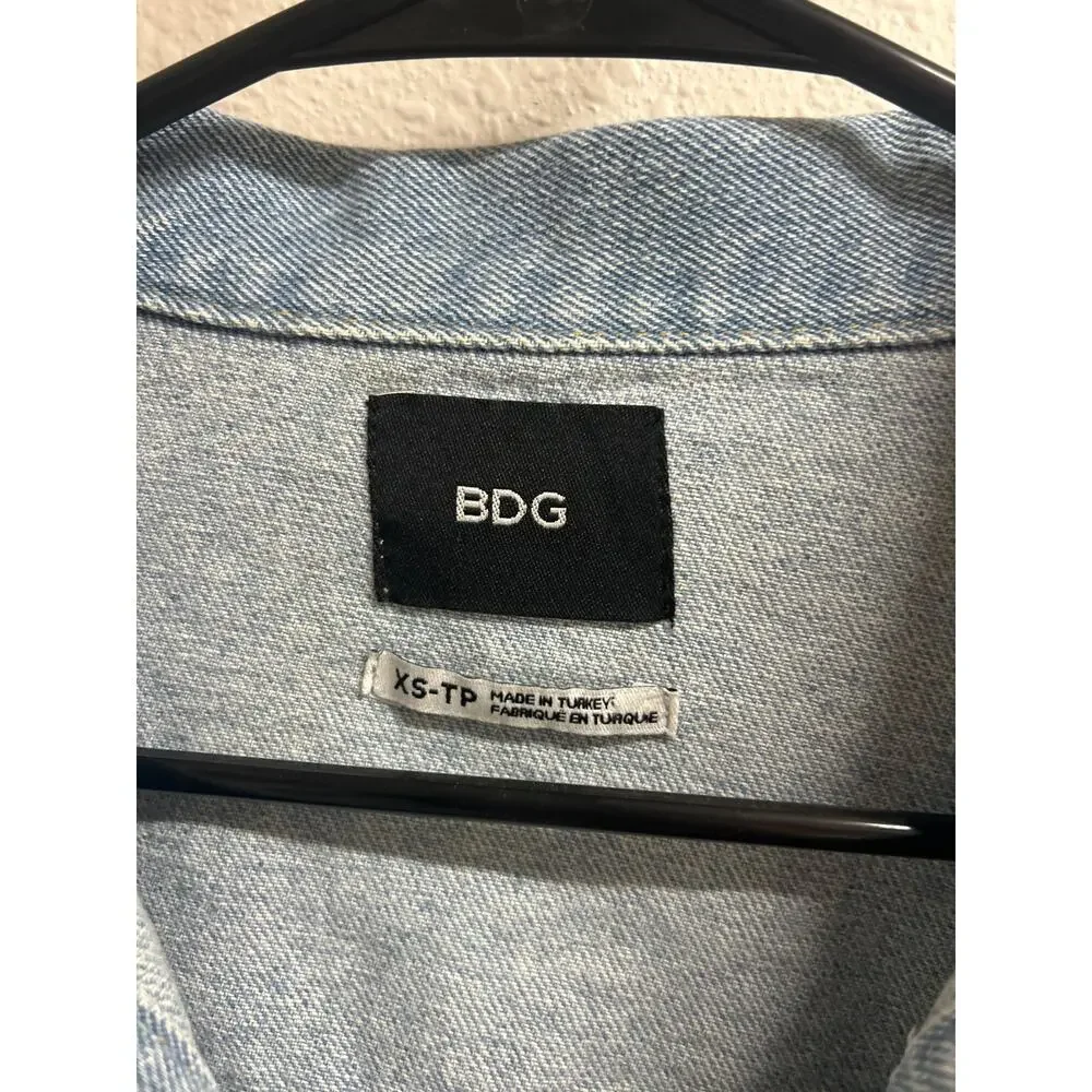 BDG urban outfitters cropped denim jacket floral embroidery jean jacket raw hem - Picture 4 of 12